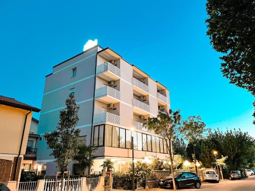 Hotel Sara Cesenatico Esterno foto