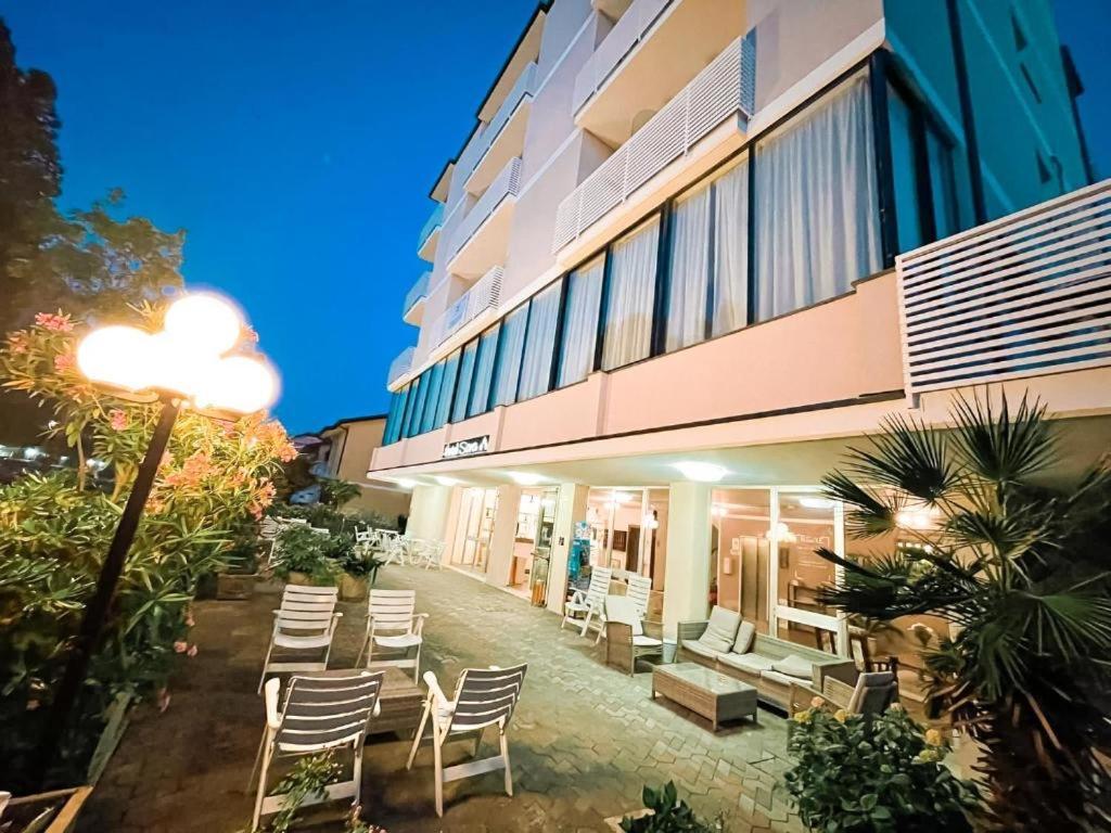 Hotel Sara Cesenatico Esterno foto