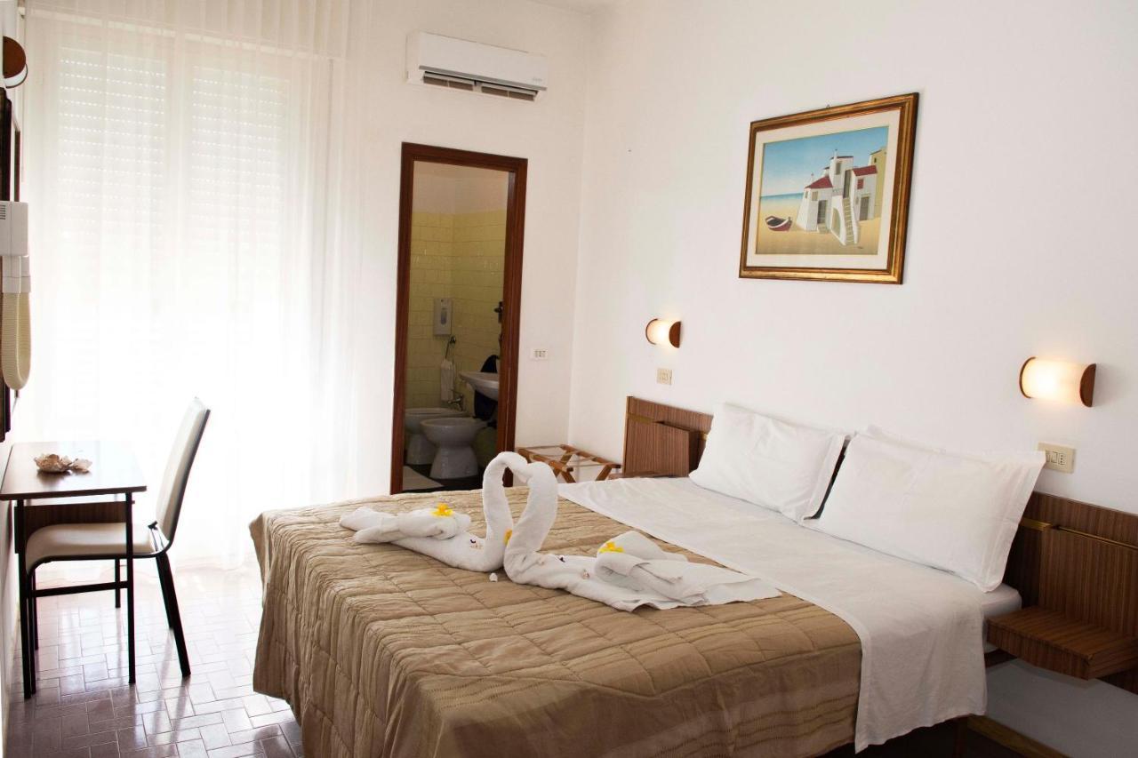 Hotel Sara Cesenatico Esterno foto