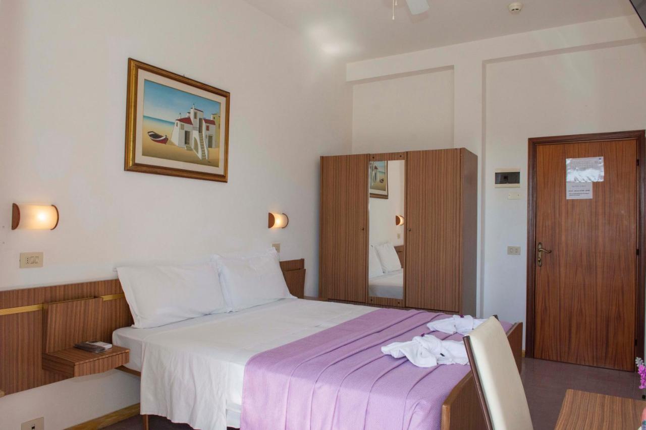 Hotel Sara Cesenatico Esterno foto