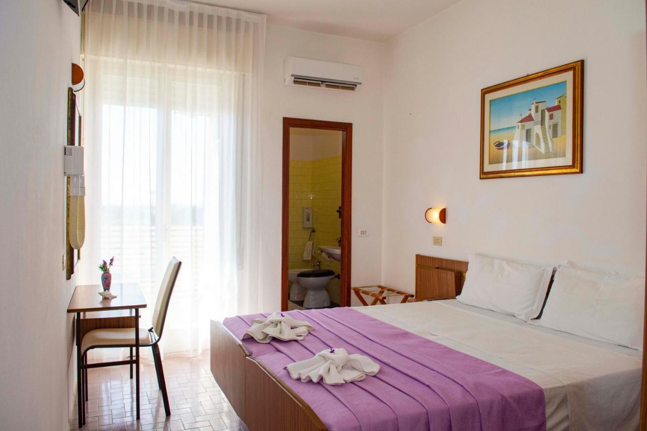 Hotel Sara Cesenatico Esterno foto