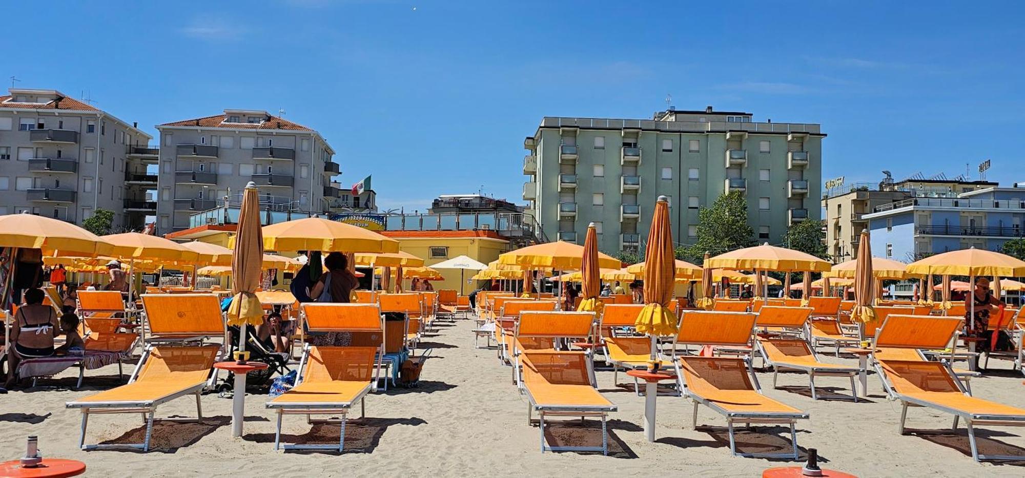 Hotel Sara Cesenatico Esterno foto