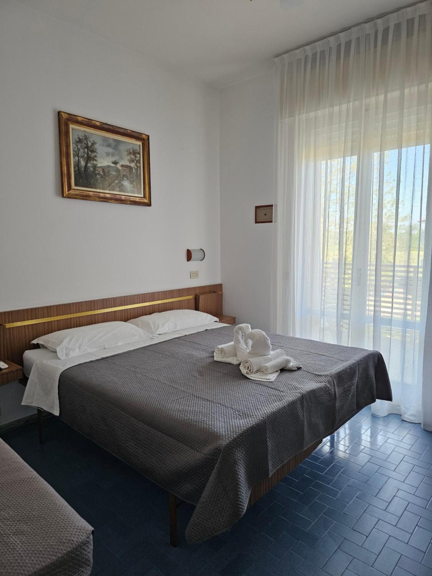Hotel Sara Cesenatico Esterno foto