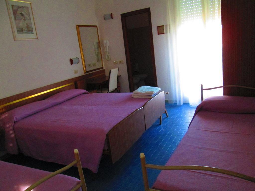 Hotel Sara Cesenatico Esterno foto