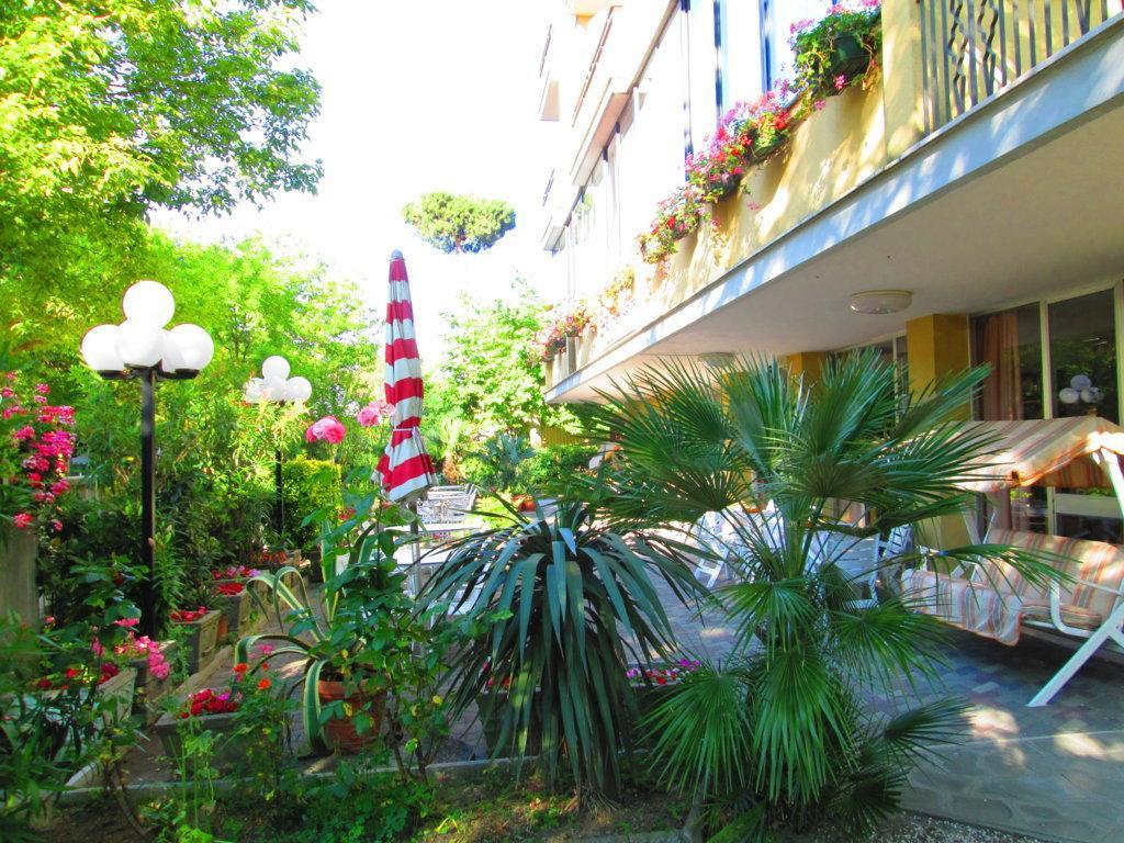 Hotel Sara Cesenatico Esterno foto