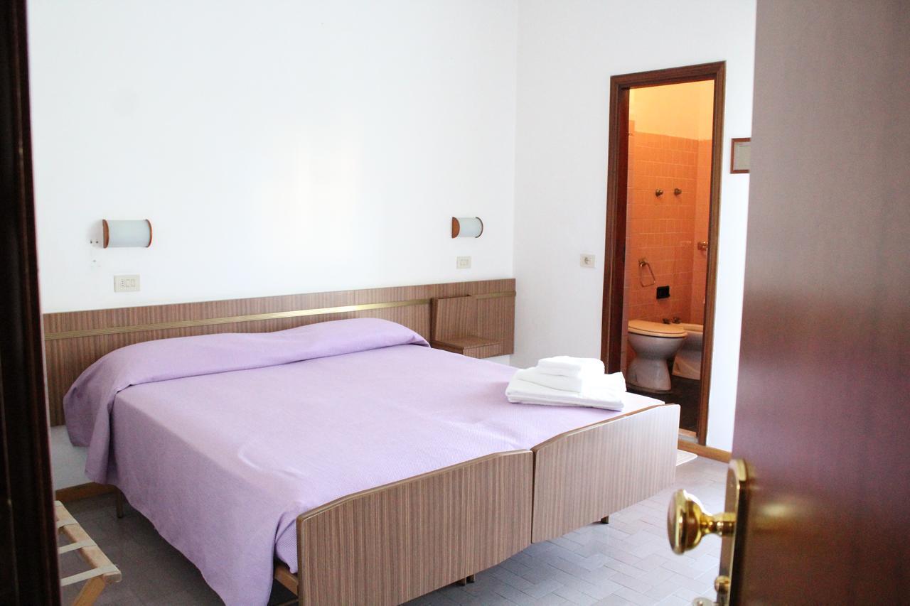 Hotel Sara Cesenatico Esterno foto