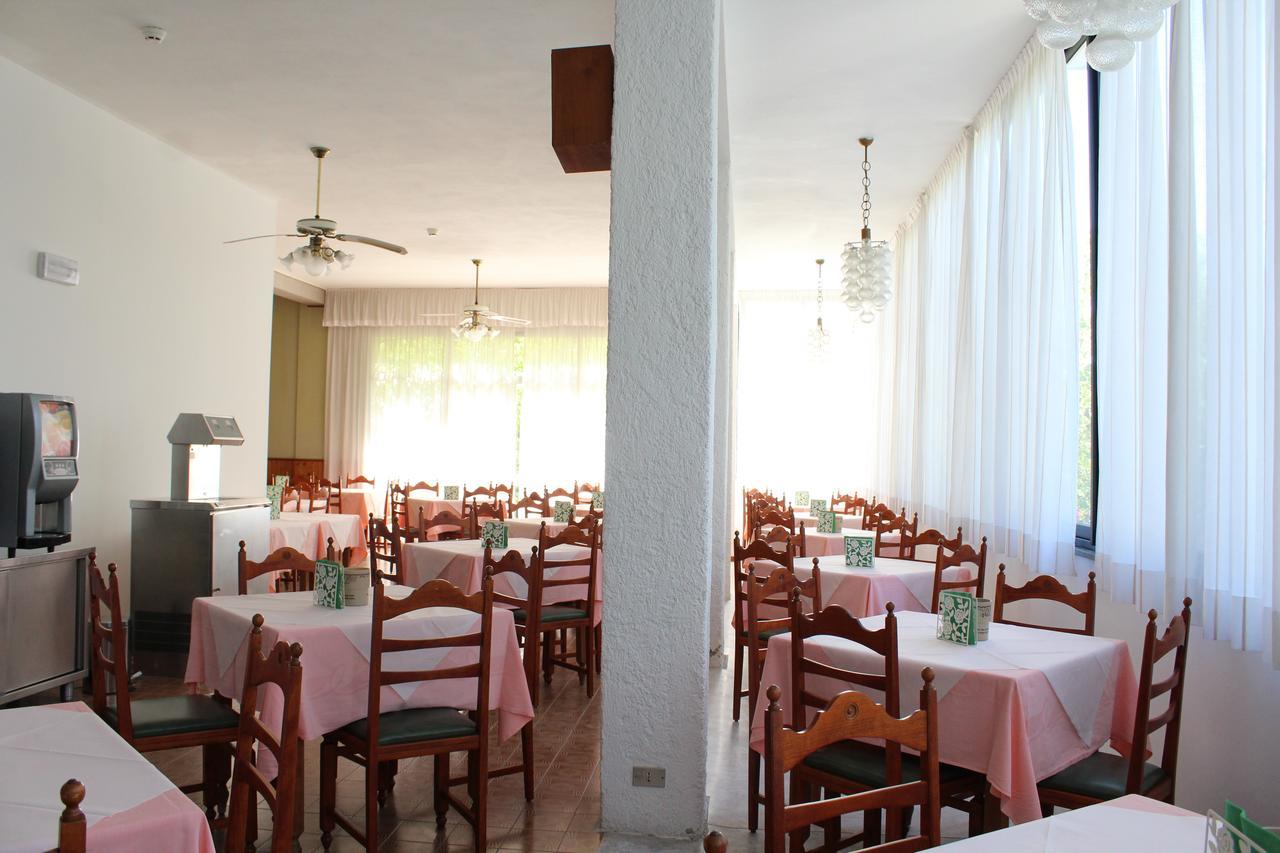 Hotel Sara Cesenatico Esterno foto