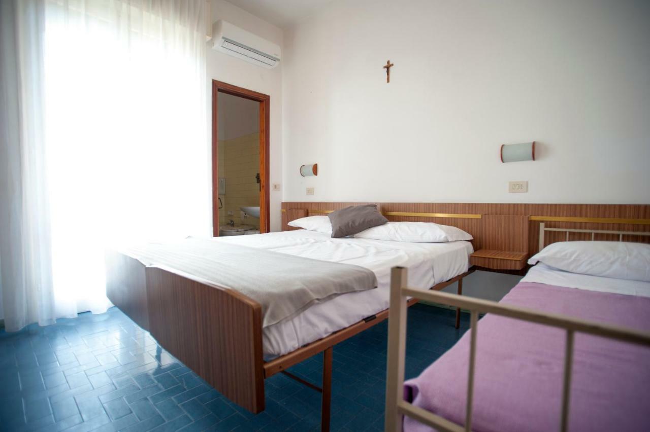 Hotel Sara Cesenatico Esterno foto