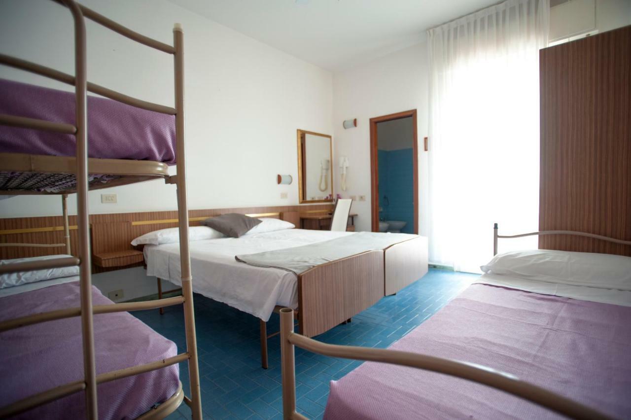 Hotel Sara Cesenatico Esterno foto