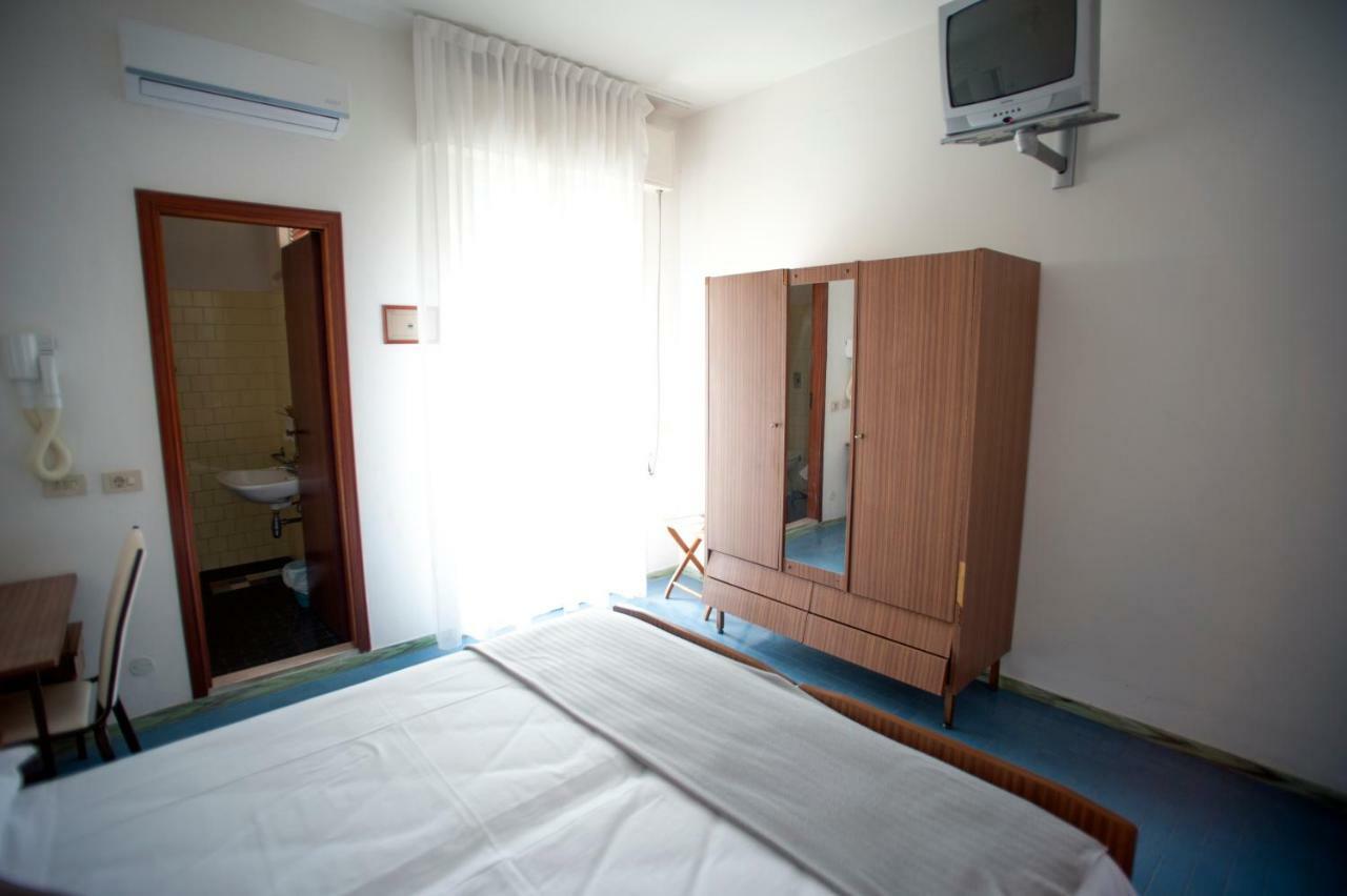 Hotel Sara Cesenatico Esterno foto