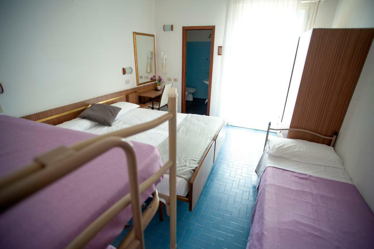 Hotel Sara Cesenatico Esterno foto